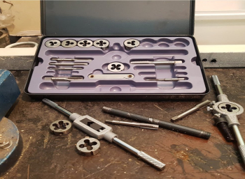 TAP AND DIE SET